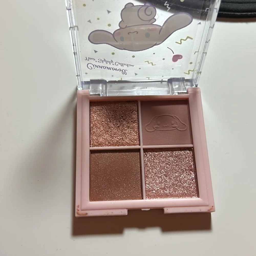 cinnamoroll lovisia japan eyeshadow palette
